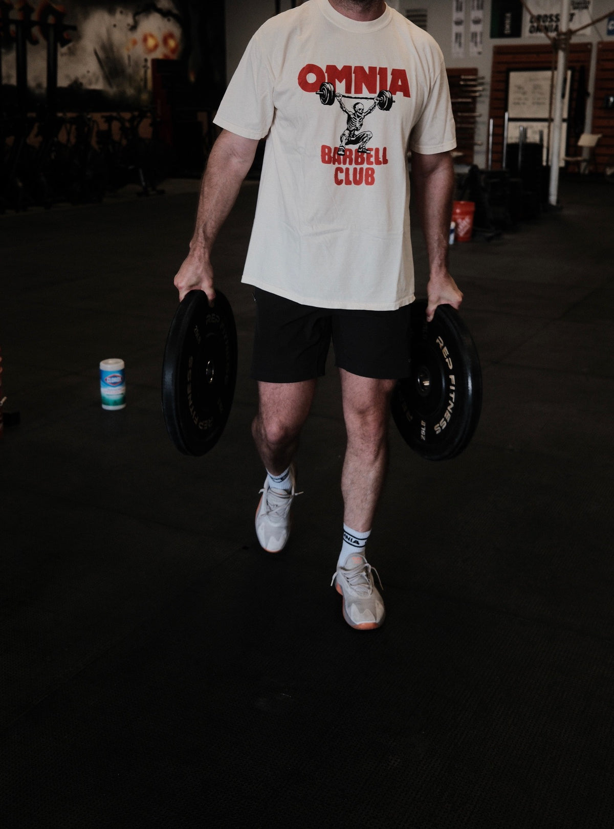 Omnia Barbell Club Tee