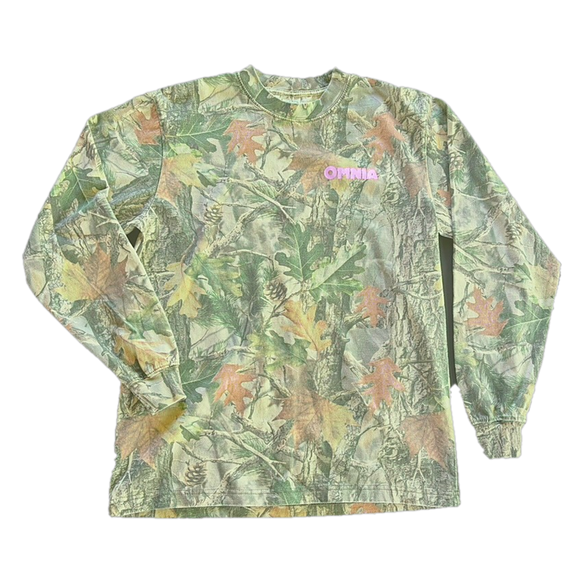 Omnia Shop Tee long sleeve in vintage faded camo, front with pink OMNIA chest print